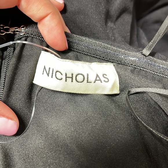 NWOT NICHOLAS Tena Deep V Sweetheart Gown in Black size 4 - Picture 4 of 9